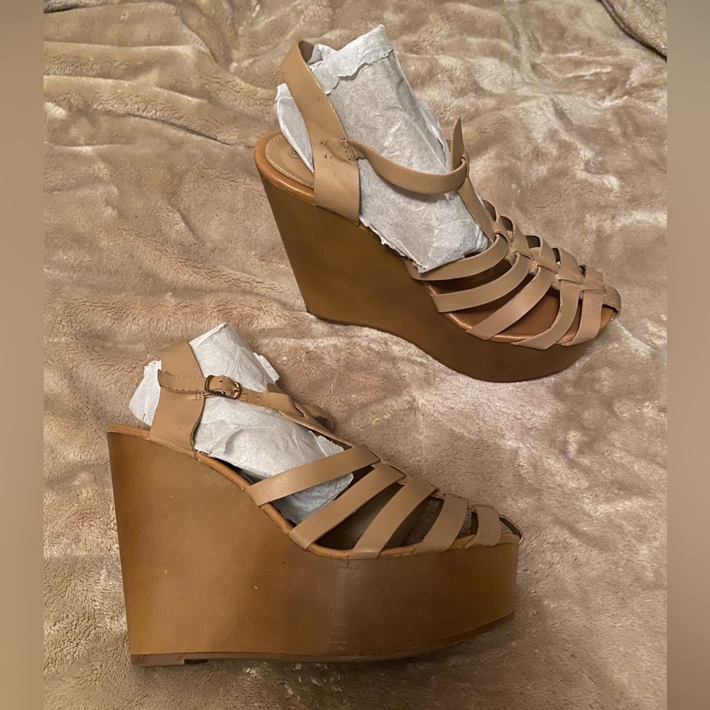 Delicacy, huarache platform wedge